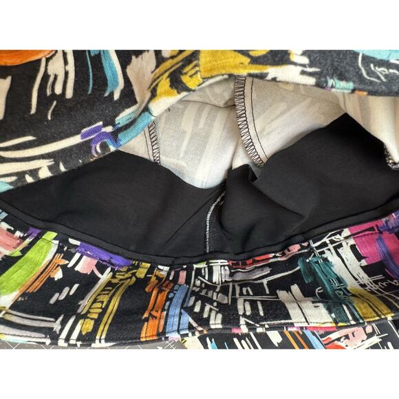 Lisette l Montreal Abstract Multicolor Capri Stretch Sz L 30” Waist, 21” Inseam - Picture 5 of 5